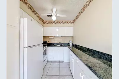 1050 SW 11th Street #L2, Hallandale Beach, FL 33009 - Photo 10