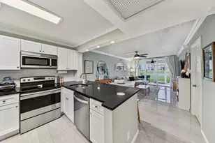 9420 Poinciana Pl, Davie, FL 33324 - Photo 12