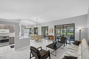 10223 N Circle Lake Dr, Boynton Beach, FL 33437 - Photo 4