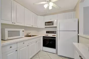 70 Camden C, West Palm Beach, FL 33417 - Photo 6