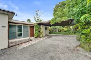 2024 NE 26th Dr, Wilton Manors, FL 33306 - Photo 2