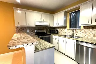 303 Waterview Dr, Palm Springs, FL 33461 - Photo 10