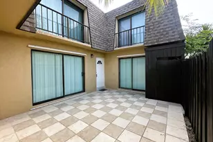 303 Waterview Dr, Palm Springs, FL 33461 - Photo 2