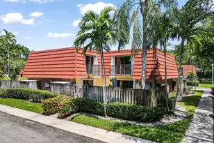 725 NW 99th Cir, Plantation, FL 33324 - Photo 16