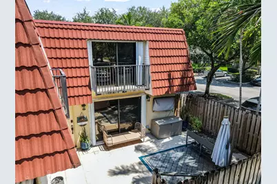 725 NW 99th Circle, Plantation, FL 33324 - Photo 16