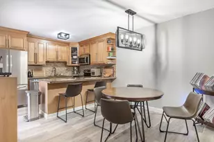 725 NW 99th Cir, Plantation, FL 33324 - Photo 2