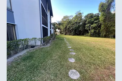1009 Green Pine Boulevard #G1, West Palm Beach, FL 33409 - Photo 2