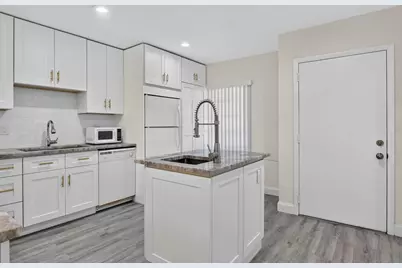 20846 Vinesta Circle, Boca Raton, FL 33433 - Photo 2