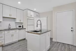 20846 Vinesta Cir, Boca Raton, FL 33433 - Photo 2