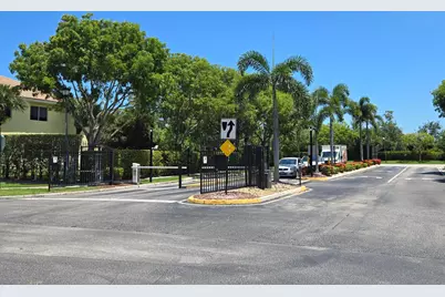 921 Imperial Lake Road, West Palm Beach, FL 33413 - Photo 38