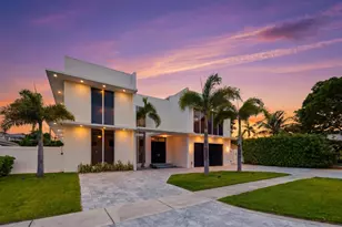 284 NE 7th St, Boca Raton, FL 33432 - Photo 1