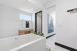 284 NE 7th St, Boca Raton, FL 33432 - Photo 50