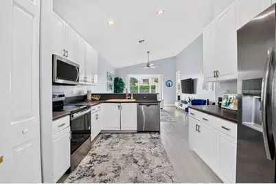 8049 Via Bolzano, Lake Worth, FL 33467 - Photo 10