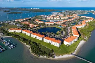 35 Harbour Isle Dr W, Fort Pierce, FL 34949 - Photo 2