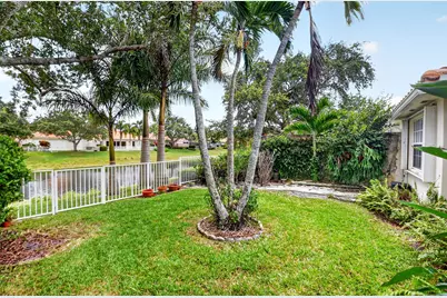 2774 Livingston Lane, West Palm Beach, FL 33411 - Photo 14