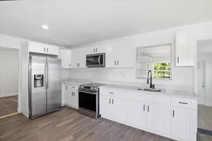 270 SW 10th Ave, South Bay, FL 33493 - Photo 10