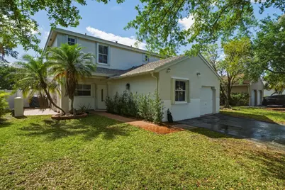 310 NW 207th Way, Pembroke Pines, FL 33029 - Photo 2