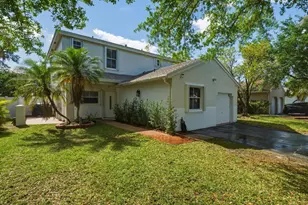 310 NW 207th Way, Pembroke Pines, FL 33029 - Photo 2
