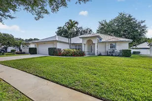 8253 Sand Pine Cir, Port Saint Lucie, FL 34952 - Photo 4