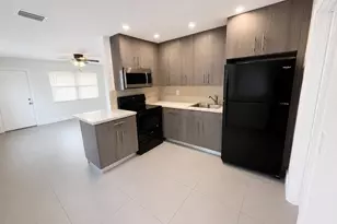 719 SW 7th St, Hallandale Beach, FL 33009 - Photo 1