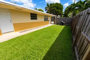 719 SW 7th St, Hallandale Beach, FL 33009 - Photo 12