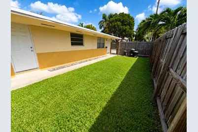 719 SW 7th Street #2, Hallandale Beach, FL 33009 - Photo 12