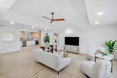 718 SW 27th Place, Boynton Beach, FL 33435 - Photo 2