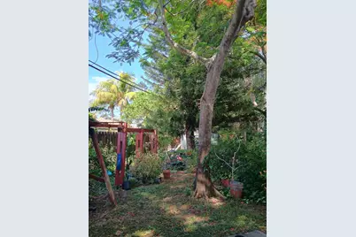 831 N Forest Hill Boulevard, West Palm Beach, FL 33405 - Photo 4