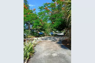 831 N Forest Hill Boulevard, West Palm Beach, FL 33405 - Photo 2