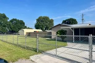 1019 NW 2nd St, Okeechobee, FL 34972 - Photo 2