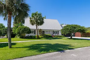 9200 SE Olympus St, Hobe Sound, FL 33455 - Photo 2