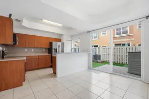 2154 Siena Way, Hollywood, FL 33021 - Photo 10