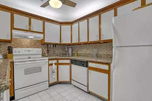 339 Pine Ridge Cir, Greenacres, FL 33463 - Photo 14