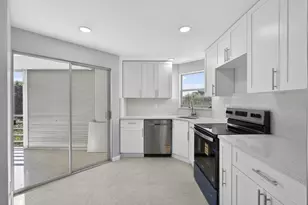 3590 Via Poinciana, Lake Worth, FL 33467 - Photo 24