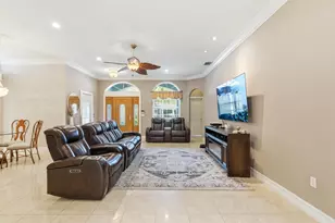 2570 SE 4th Pl, Homestead, FL 33033 - Photo 10