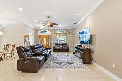2570 SE 4th Place, Homestead, FL 33033 - Photo 10