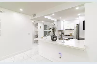 10331 Sunrise Lakes Boulevard #302, Sunrise, FL 33322 - Photo 4