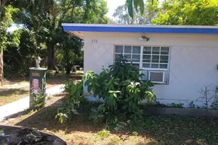 898 NE 39th St, Oakland Park, FL 33334 - Photo 4