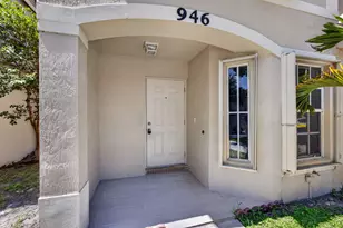 946 Summit Lake Dr, West Palm Beach, FL 33406 - Photo 2