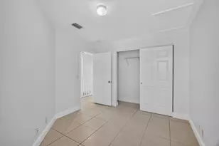 946 Summit Lake Dr, West Palm Beach, FL 33406 - Photo 22