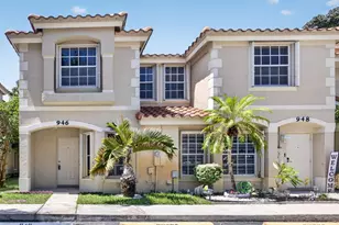 946 Summit Lake Dr, West Palm Beach, FL 33406 - Photo 1