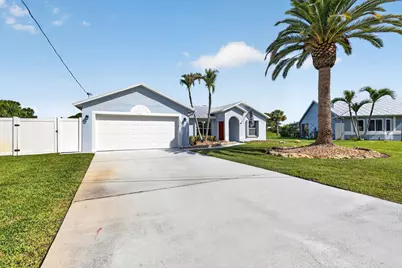 1802 SE Camden Street, Port Saint Lucie, FL 34952 - Photo 2