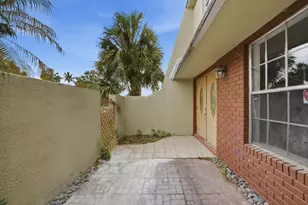 7318 NW 75th St, Tamarac, FL 33321 - Photo 2