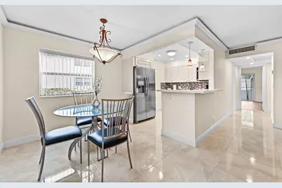 205 Flanders E, Delray Beach, FL 33484 - Photo 2