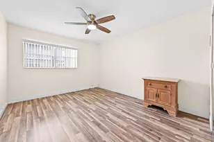 205 Flanders E, Delray Beach, FL 33484 - Photo 12