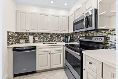 205 Flanders E, Delray Beach, FL 33484 - Photo 4