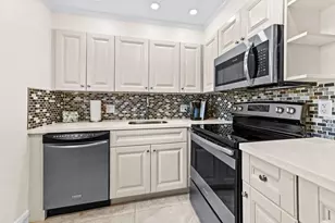 205 Flanders E, Delray Beach, FL 33484 - Photo 4