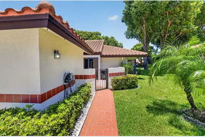 10546 Beach Palm Court #B, Boynton Beach, FL 33437 - Photo 2