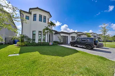 5746 Ashwood Circle W, Hollywood, FL 33312 - Photo 2