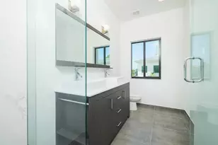 1036 NE 33rd St, Oakland Park, FL 33334 - Photo 22